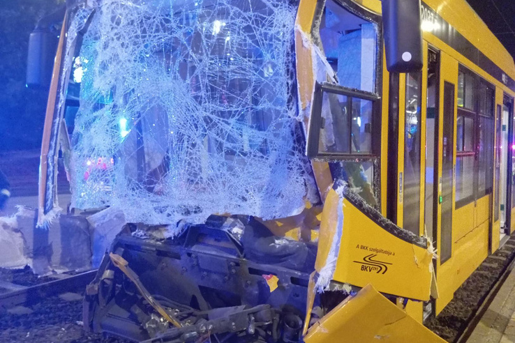 Egy éjszaka alatt három BKV-villamost küldtek nullába