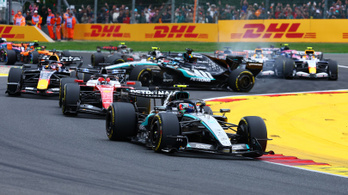 Russellt az első körben kilökték, Antonellit a Ferrari malaca sem állította meg