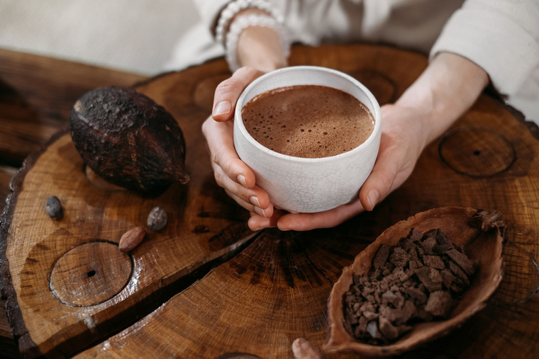 Tea, kávé és kakaó is adhat polifenolokatA zöld tea egyik legismertebb antioxidánsa az EGCG, a kávé és a kakaó pedig szintén jelentős mennyiségű növényi vegyületet tartalmazhat