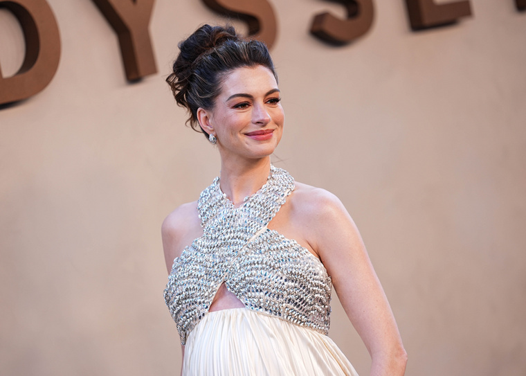 Anne Hathaway – BarbieMa már nehéz lenne Margot Robbie nélkül elképzelni a Barbie-filmet, pedig a projekt korábbi változatában Anne Hathaway neve is felmerült a főszerepre