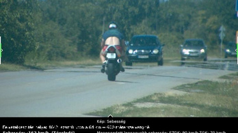 A megengedett közel duplájával sztriptízelt egy szentesi motoros