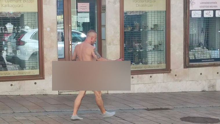 Meztelenül sétált egy férfi fényes nappal Pécs belvárosában, rendőrök avatkoztak be