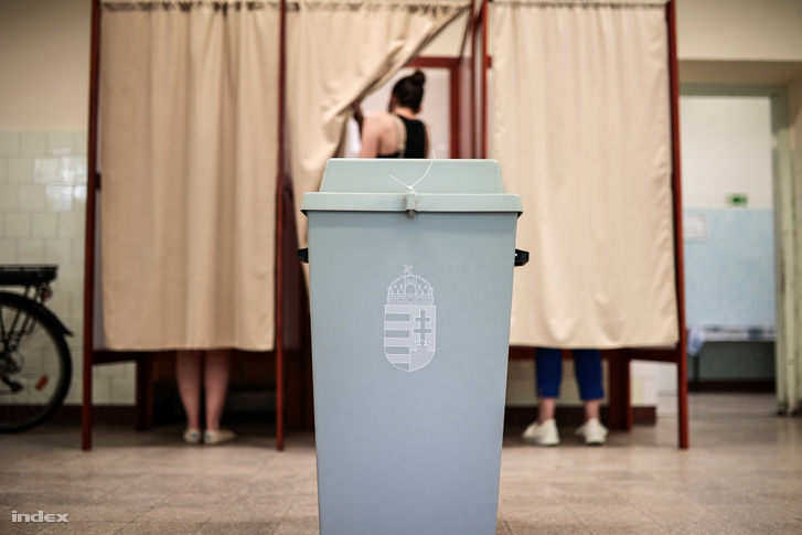 Egy szavazó urna 2024. június 9-én