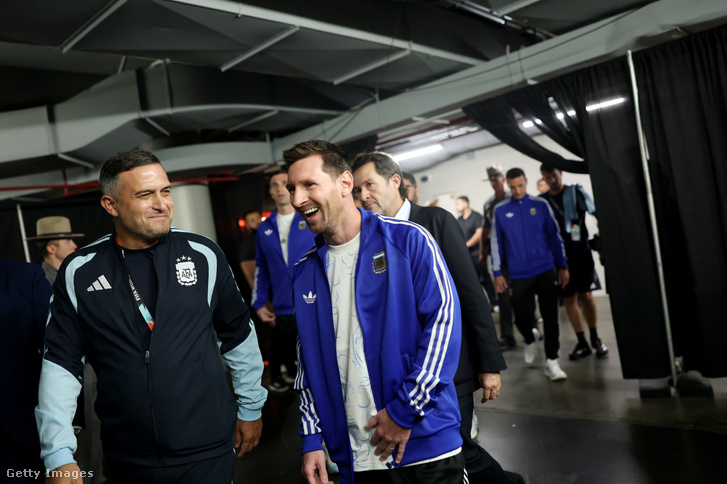Lionel Messi, az argentin válogatott játékosa a Spanyolország és Argentína közötti, a 2026-os FIFA labdarúgó-világbajnokság döntője előtti sajtótájékoztatás előtt a New York-i Javits Centerben megrendezett Fanatics Fest eseményen, 2026. július 17-én