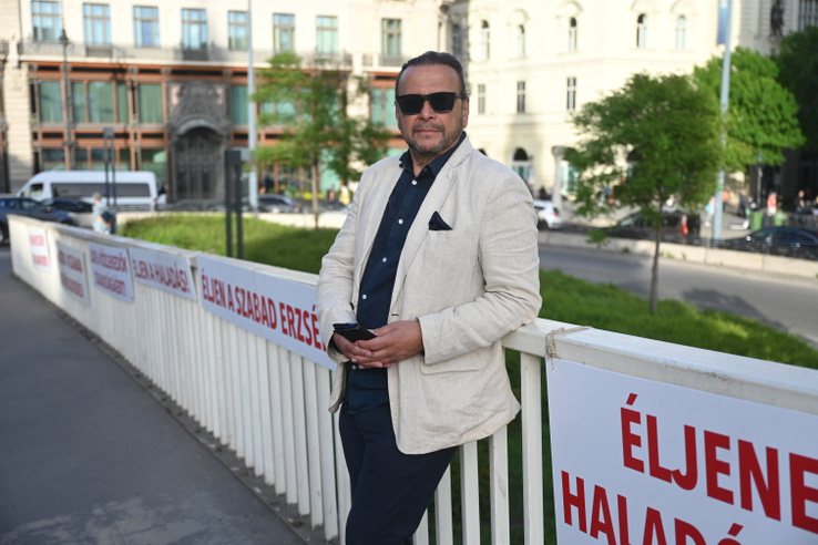 Házkutatást tartottak a Seuso-kincsek után kutató filmrendezőnél, előállították Dézsy Zoltánt