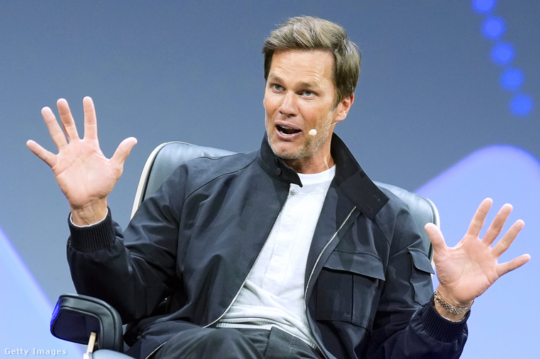 Tom Brady klónoztatta elhunyt kutyájátTom Brady elárulta, hogy a család kutyáját, Luát annak halála előtt levett vérmintából klónoztatták.Az új kutyát Junie-nak nevezték el