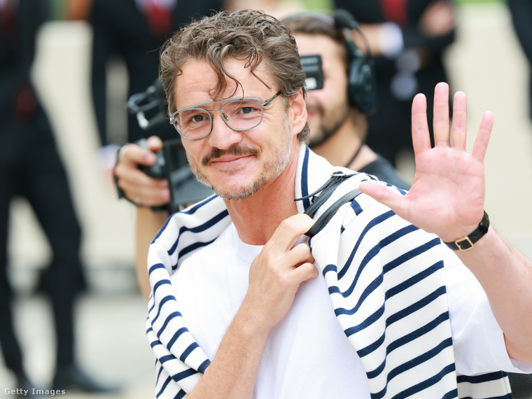 Pedro Pascal hat adag eszpresszóval indítja a reggeltPedro Pascal kávérendelése egy lesifotón vált nyilvánossá