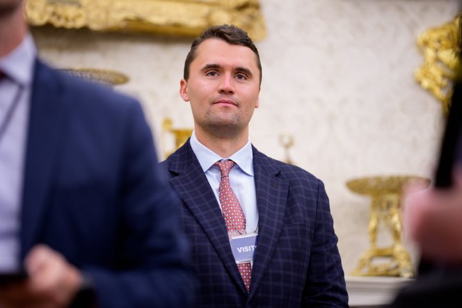 Egy kisebb vagyonból készült el az életnagyságú Charlie Kirk-szobor, de senki nem akarja megvenni