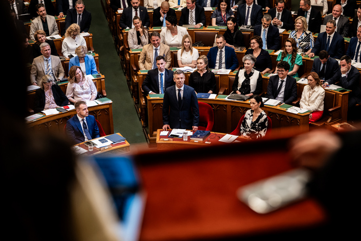 Hétfőn olyan döntést hoz a parlament, amilyenre a kormányváltás óta nem volt példa