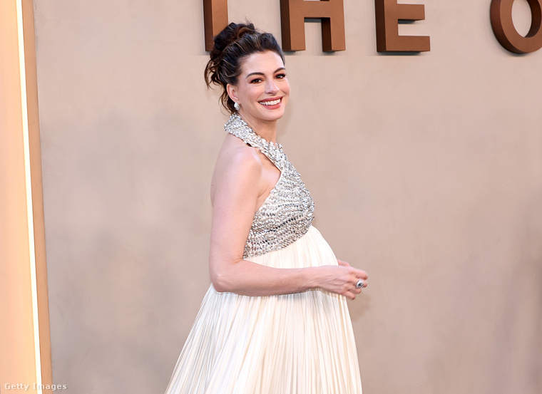 Anne Hathaway&nbsp;Anne Hathaway Penelopét, Odüsszeusz feleségét és Ithaka királynéját játssza, aki férje hosszú távollétében ellenáll a kérőknek