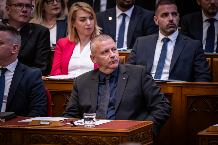 Ruszin-Szendi Romulusz feljelentést tesz a honvédség félmilliárdos beszerzése miatt, amit nem találnak
