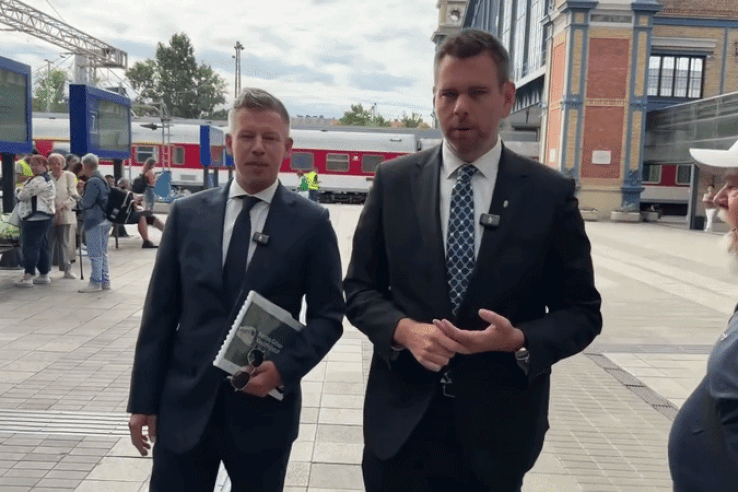 Leköpték Magyar Pétert, videón a jelenet