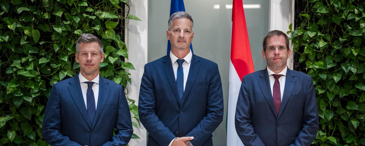 Magyar Péter miniszterelnök, Szeverényi Dávid, a KEHI új elnöke és Ruff Bálint Miniszerelnökséget vezető miniszter