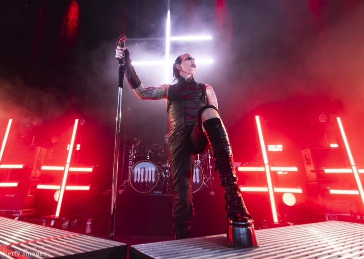 Marilyn Manson fellép a Pine Knob Music Theatre színpadán Clarkstonban, Michigan államban, 2024. augusztus 7-én