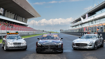 Káprázatos Mercedes safety carok érkeztek a Hungaroringre
