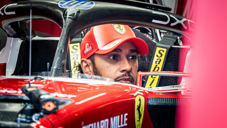 Hamiltonék már a Hungaroringen, megérkezett a száguldó cirkusz Magyarországra