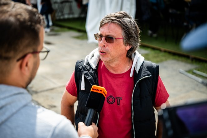 Hont András: A fő kihívást az jelentette Tusványoson, tudok-e Tiborcz-mellényt szerezni