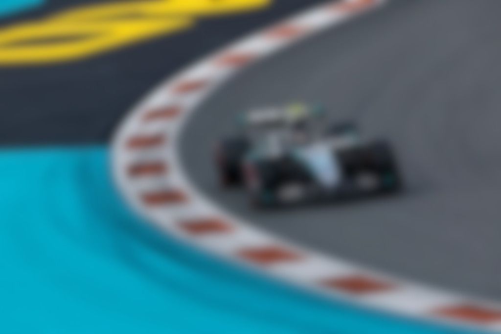 blurry race car.png