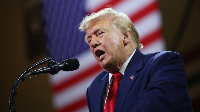Donald Trump bekeményített, 60 országra vet ki új vámokat, az Európai Unió sem ússza meg