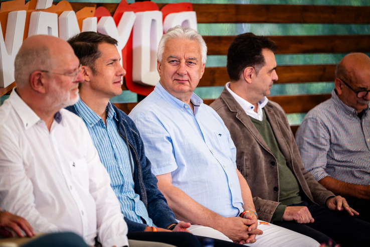 Újra nyilvános rendezvényen bukkant fel Semjén Zsolt, a régi és az új kormányt is kritizálták