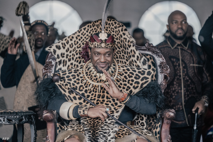 Misuzulu kaZwelithini király Dél-Afrika nemzeti ünnepén a Zulu Királyság fővárosában, Durbanban 2025. szeptember 24-én