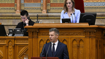 A Facebookon csapott össze Hadházy Ákos, Magyar Péter és Forsthoffer Ágnes