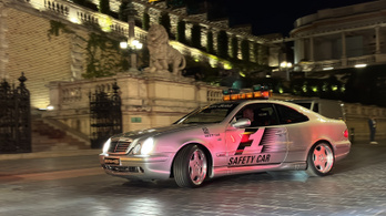 Dögös Mercedes Safety Carok gyűltek össze Budapesten