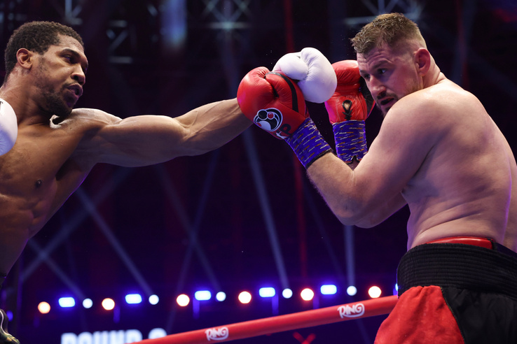 Anthony Joshuát kétszer leütötte egy albán minden idők legbizarrabb bokszmeccsén