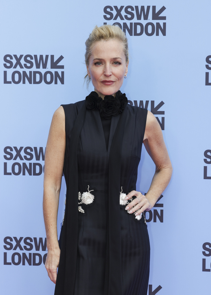 A színésznő rajongóinak azonban nincs okuk aggódni, hiszen Gillian Anderson azóta is számos sikeres produkcióban szerepel