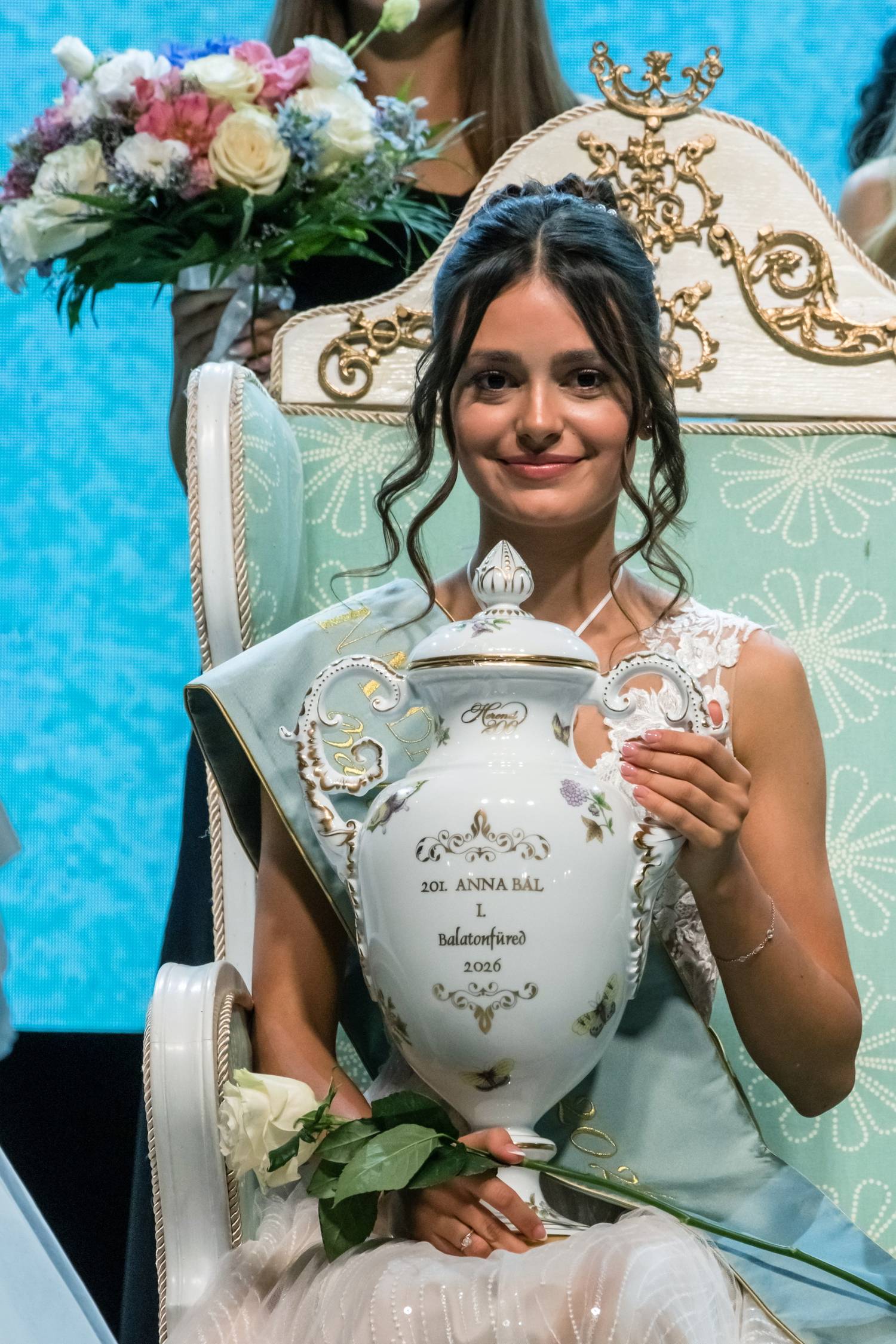Az Anna-bál szépe Windisch Laura lett.