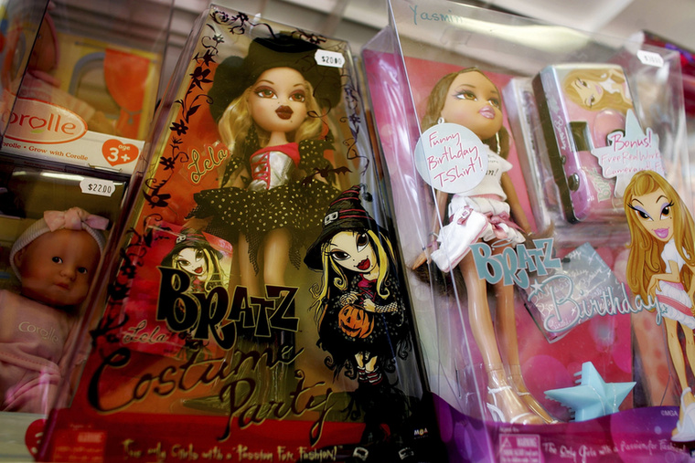 Bratz babákA Bratz babák egykor rengeteg gyerek játékdobozának részei voltak világszerte