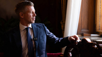 Súlyos figyelmeztetést kapott Magyar Péter a szomszédból: Orbán módszereit ismételheti meg a kormány?