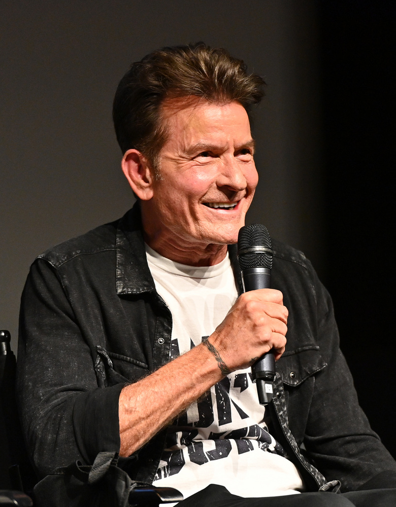 Charlie SheenCharlie Sheen egy híres színészcsaládból származik: édesapja Martin Sheen, testvére pedig Emilio Estevez, aki egyedüliként megtartotta eredeti vezetéknevét