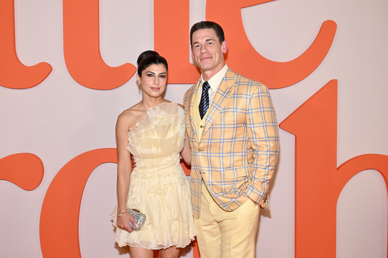 John Cena és Shay ShariatzadehJohn Cena és Shay Shariatzadeh Vancouverben ismerkedtek meg, majd 2020-ban egy szűk körű ceremónián összeházasodtak