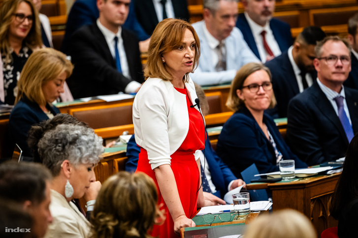 Bujdosó Andrea