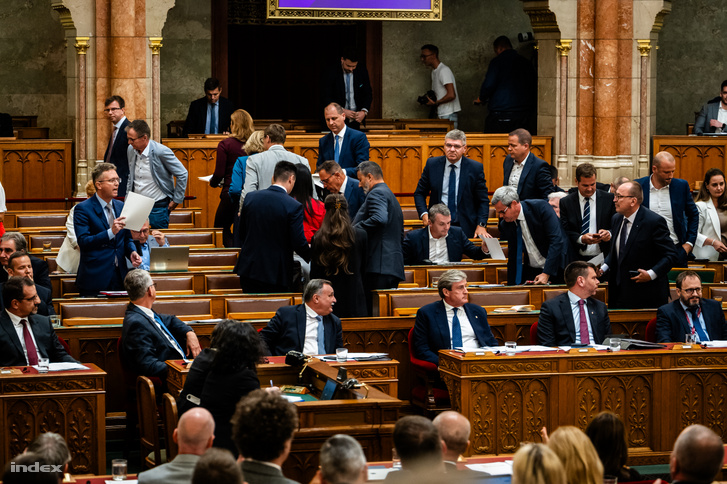A Fidesz és a KDNP kivonul az ülésről