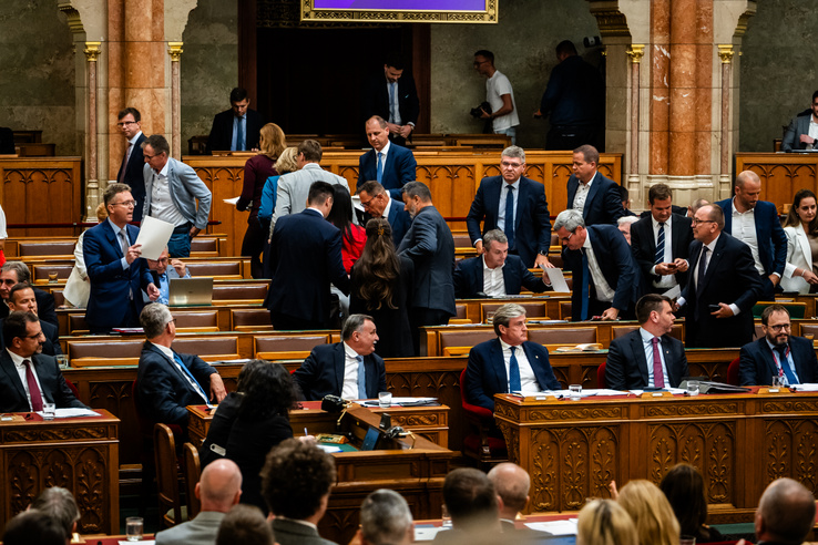 Most kezdődik csak a botrányok sorozata, valami sokkal rosszabb jöhet