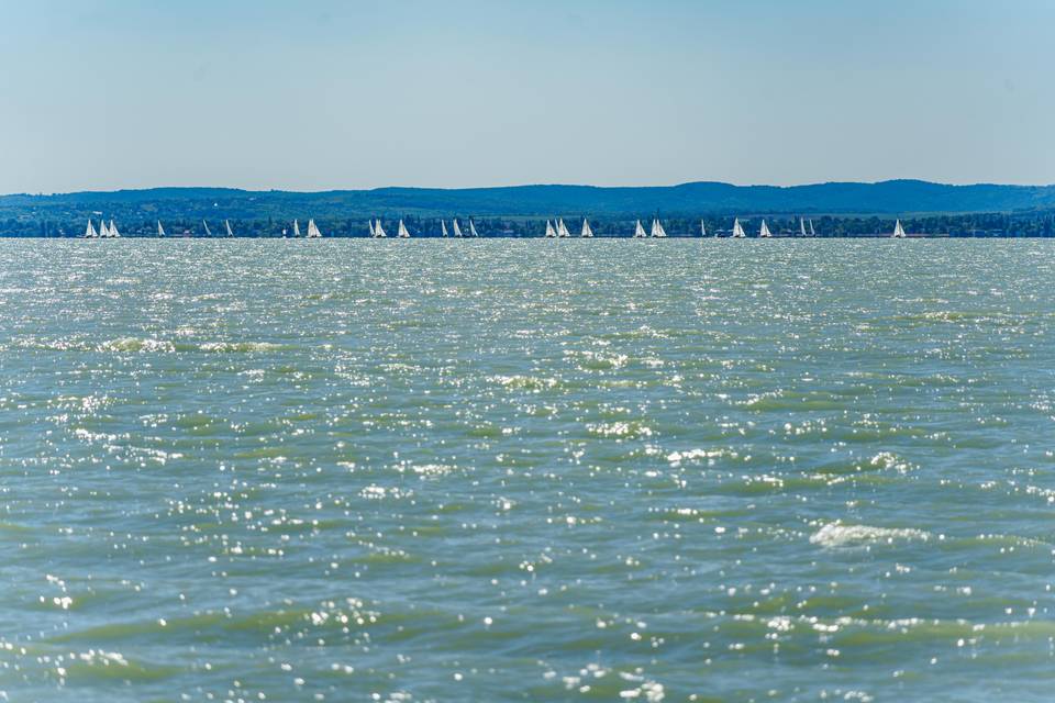 Csökkenő vízhőmérséklet, nyitott Sió-zsilip, érkező kánikula: néhány nap alatt is nagyot változik a Balaton
