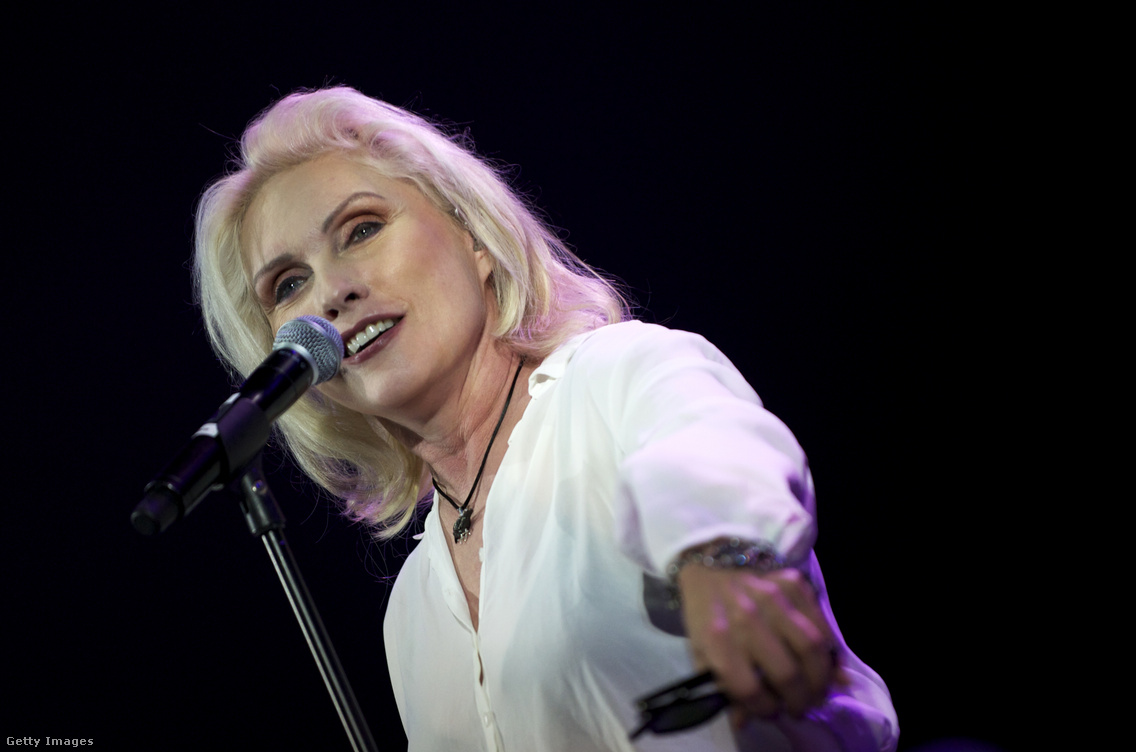 Debbie Harry egy 2011-es jótékonysági koncerten