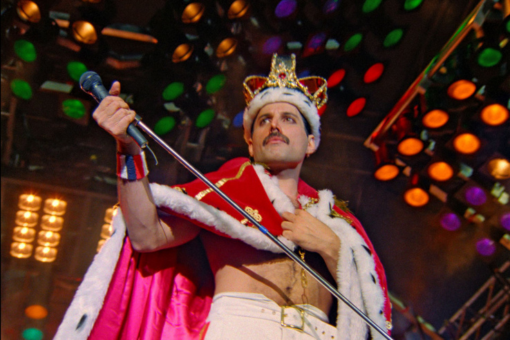 Egy emberként szisszent fel a&nbsp;közönség, amikor Freddie Mercury a&nbsp;tenyerébe nézett