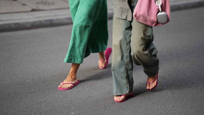 Közel 20 ezer baktériumot szállítanak a városi flipfloppapucsok