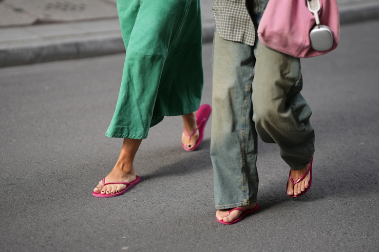 Közel 20 ezer baktériumot szállítanak a városi flipfloppapucsok