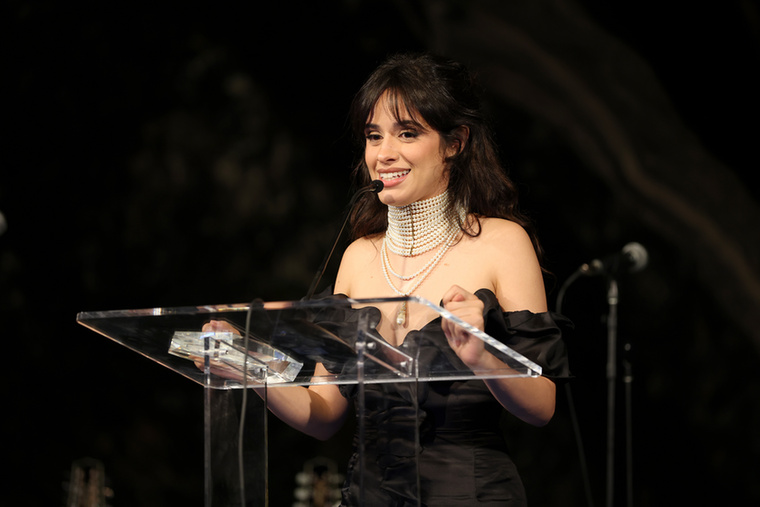 Camila Cabello2023 októberében egy rajongó észrevette Camila Cabellót a Rayán, majd megkérdezte tőle a közösségi médiában, miért használja az alkalmazást.„Csak amikor épp bolondos hangulatban vagyok” – válaszolta az énekesnő.