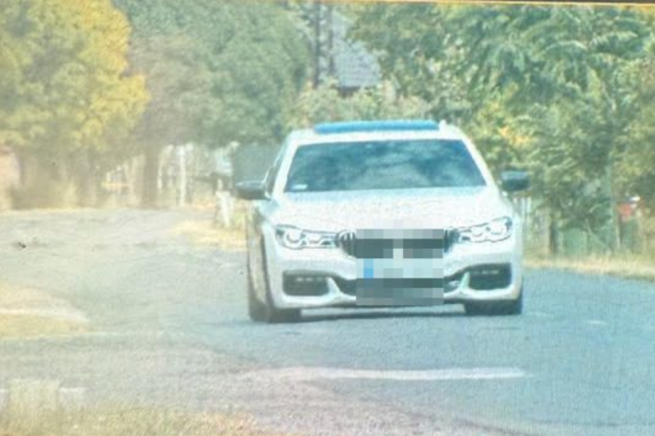 156-tal száguldott Újszászon a&nbsp;18&nbsp;éves BMW-s, rekordbírságot&nbsp;kapott