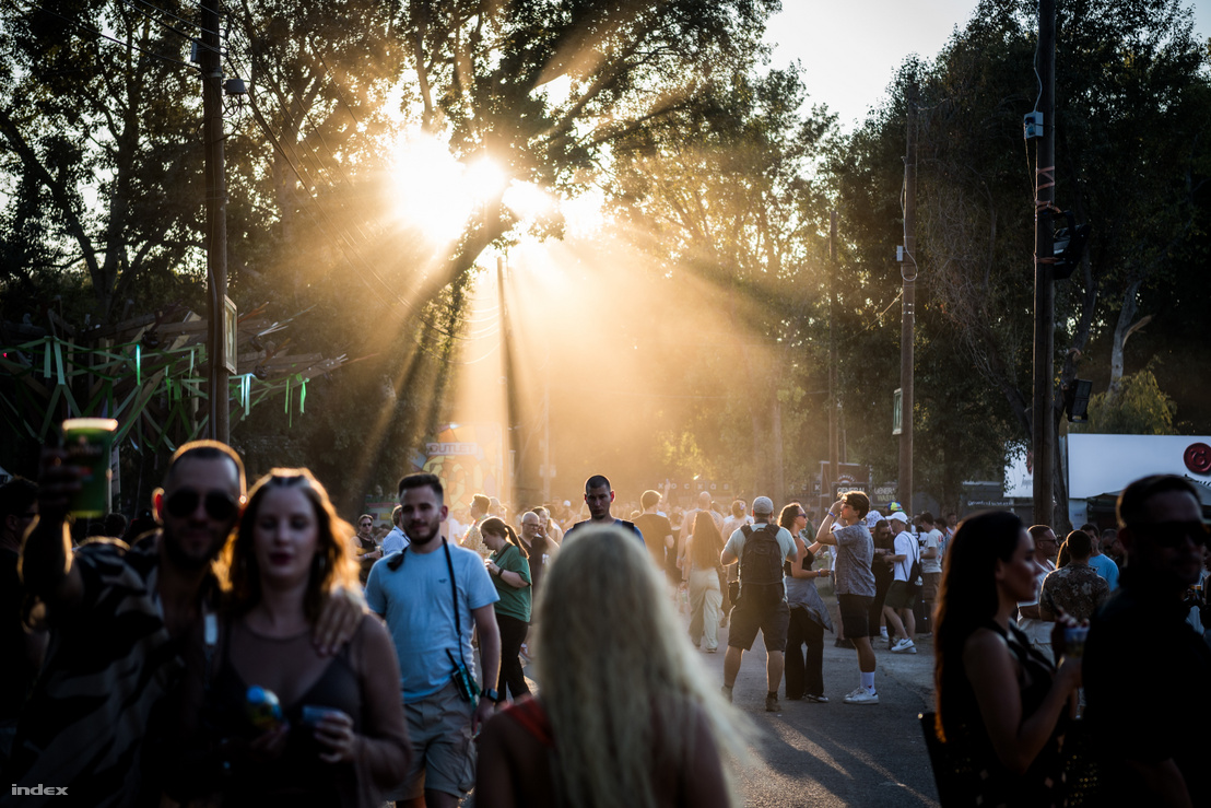 Fesztiválozók a Szigetem 2025. augusztus 9-én