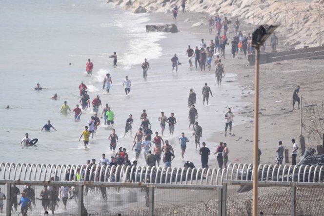 Migrációs krízis alakult ki egy spanyol városban, azonnali intézkedésekbe kezd a kormány