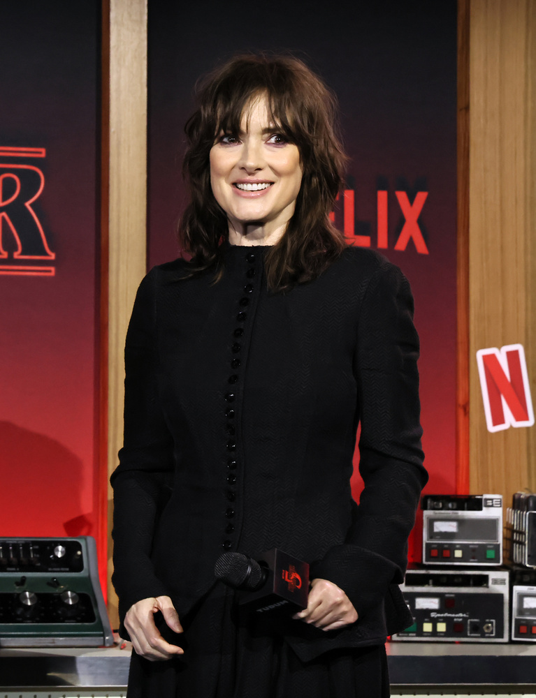 Winona RyderWinona Ryder korábban több ismert sztárral is kapcsolatban élt, közülük a legismertebb talán Johnny Depp, akivel több mint két évig jegyben jártak