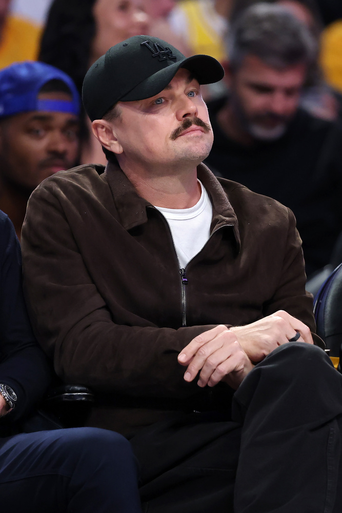 Leonardo DiCaprioLeonardo DiCaprio szerelmi élete évek óta a bulvársajtó egyik kedvenc témája, de egy kérdésre máig nincs válasz: vajon valaha megnősül-e? A színész mindig is óvta a magánéletét, ezért ritkán beszélt nyilvánosan a házasságról