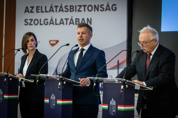 Pengeélen az ország áramellátása, példátlan lépésre készülnek Magyar Péterék