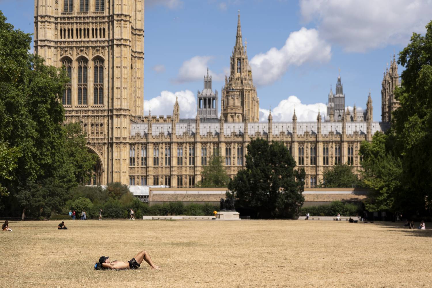 A Victoria Tower kertje, London, 2026 június.